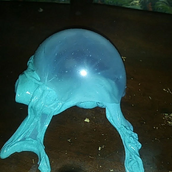 Blue raspberry slime - Picture 3 of 4